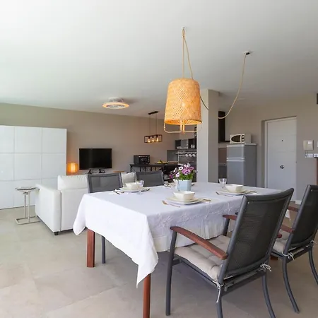 Stunning Private Loft In Homestay *