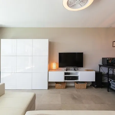 Stunning Private Loft In Homestay