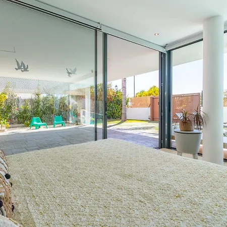 Stunning Private Loft In Homestay