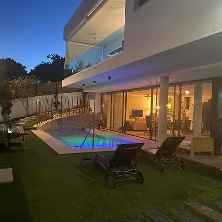 Stunning Private Loft In Homestay